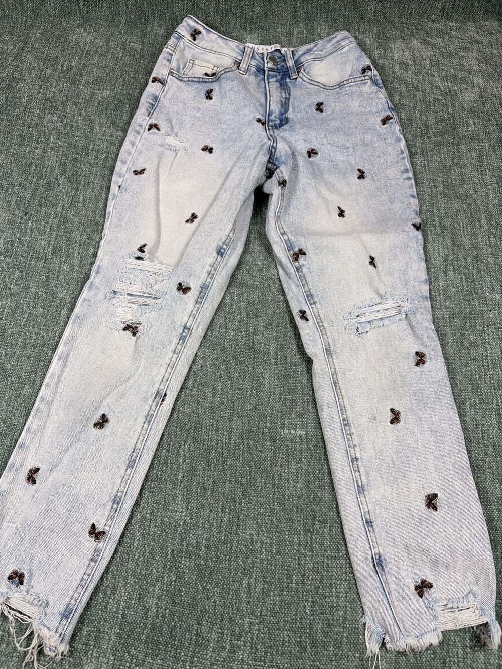 Tinseltown Distressed Light Wash Denim Butterfly Embroidered Jeans Size 1